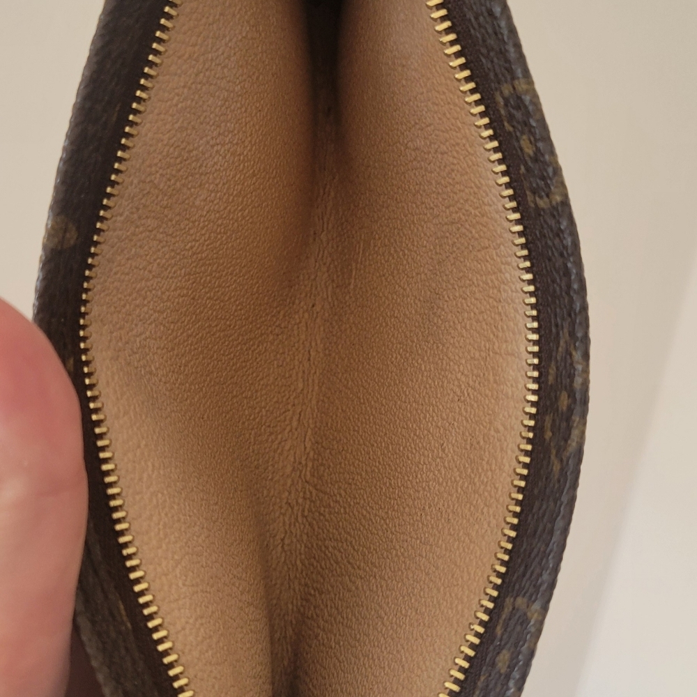Louis Vuitton Black and Gold Monogram Pouch. - Picture 8 of 9